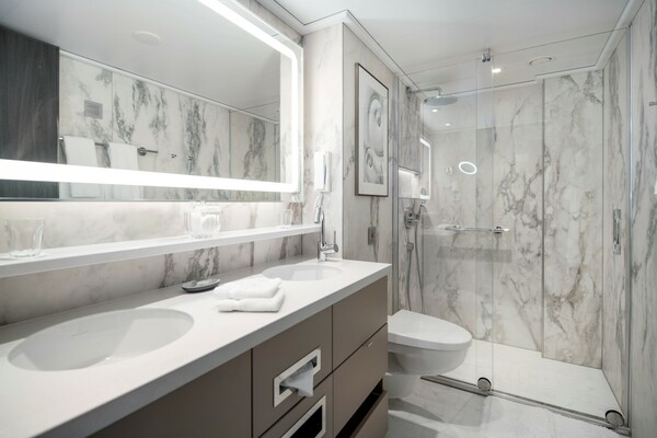 Uniworld S.S. Elisabeth Victoria - Sig French Balcony 3.jpg